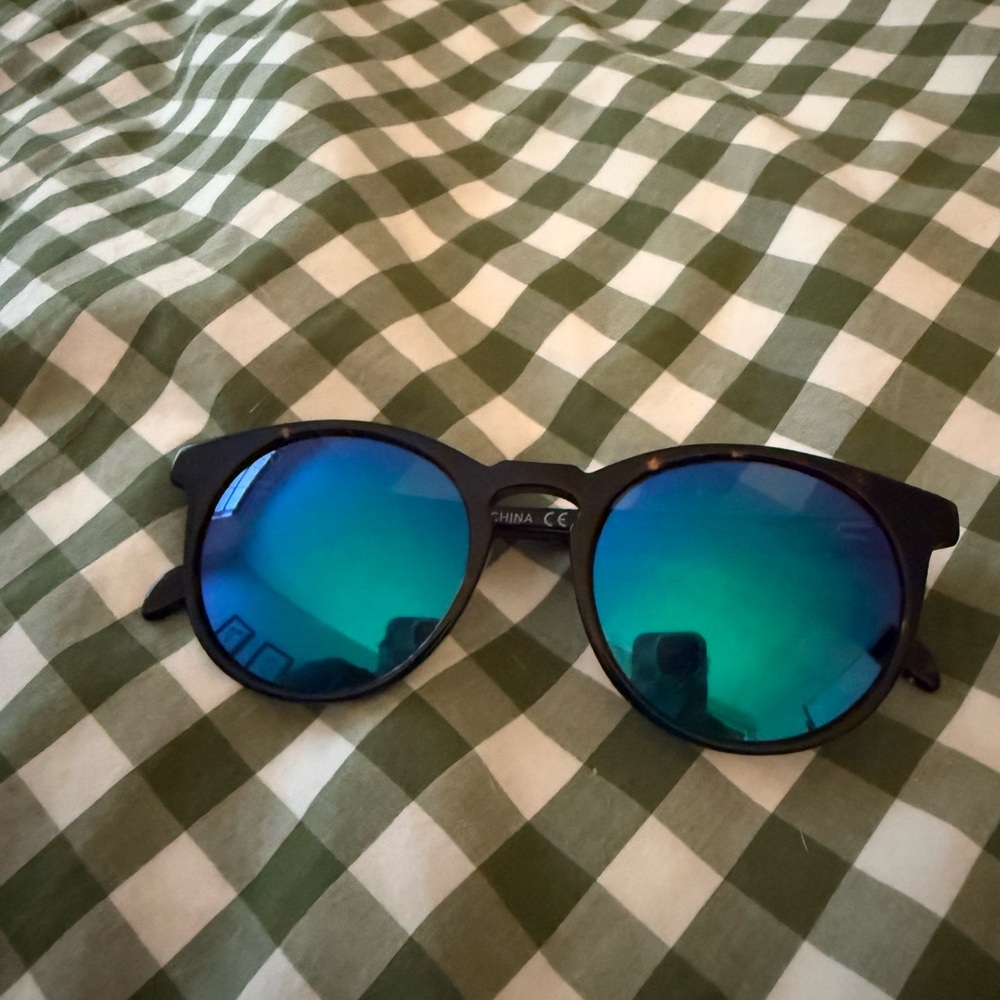 Diff Eyewear Black and Blue Sunglasses